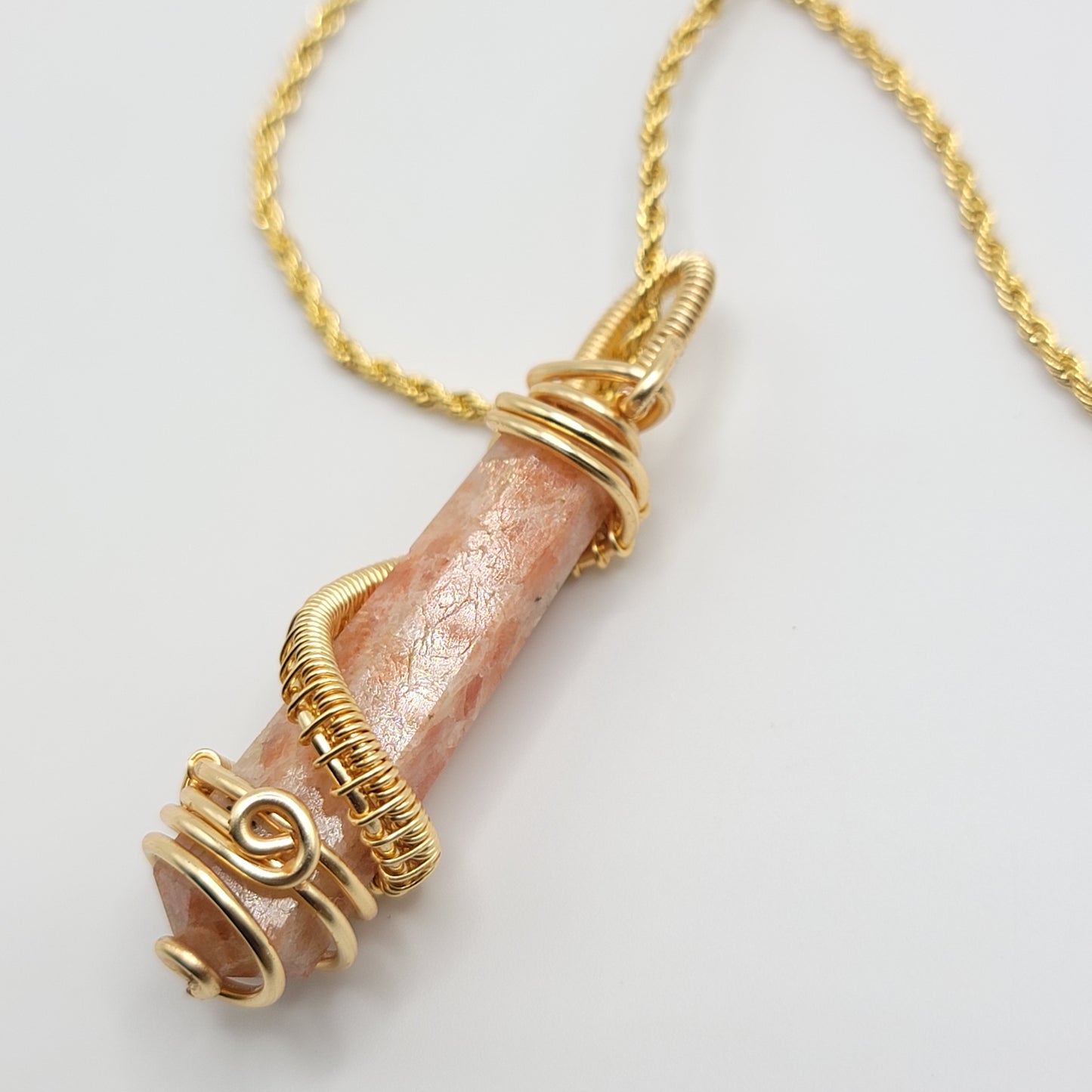 Sun Stone Wire Detailed Necklace